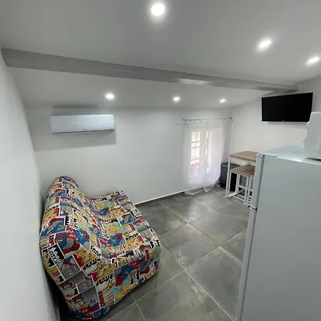 Duplex Plein Coeur Village アパート