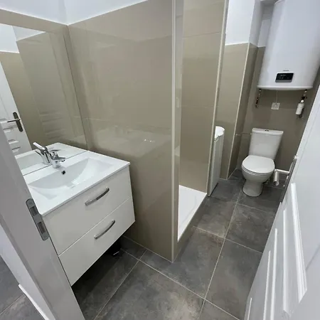 Duplex Plein Coeur Village アパート *